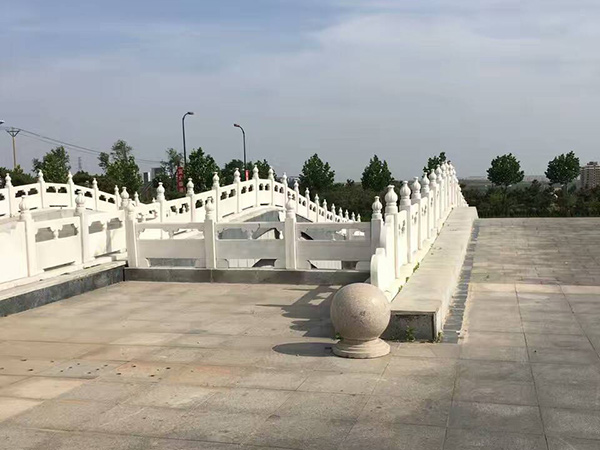 珍珠花浮雕桥栏板